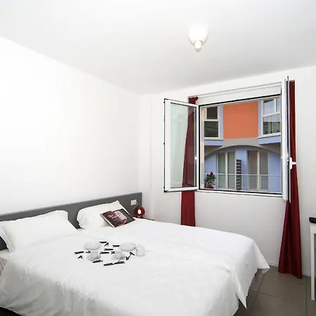 Διαμέρισμα Sleeps 4 Pool Air Con T421367 *